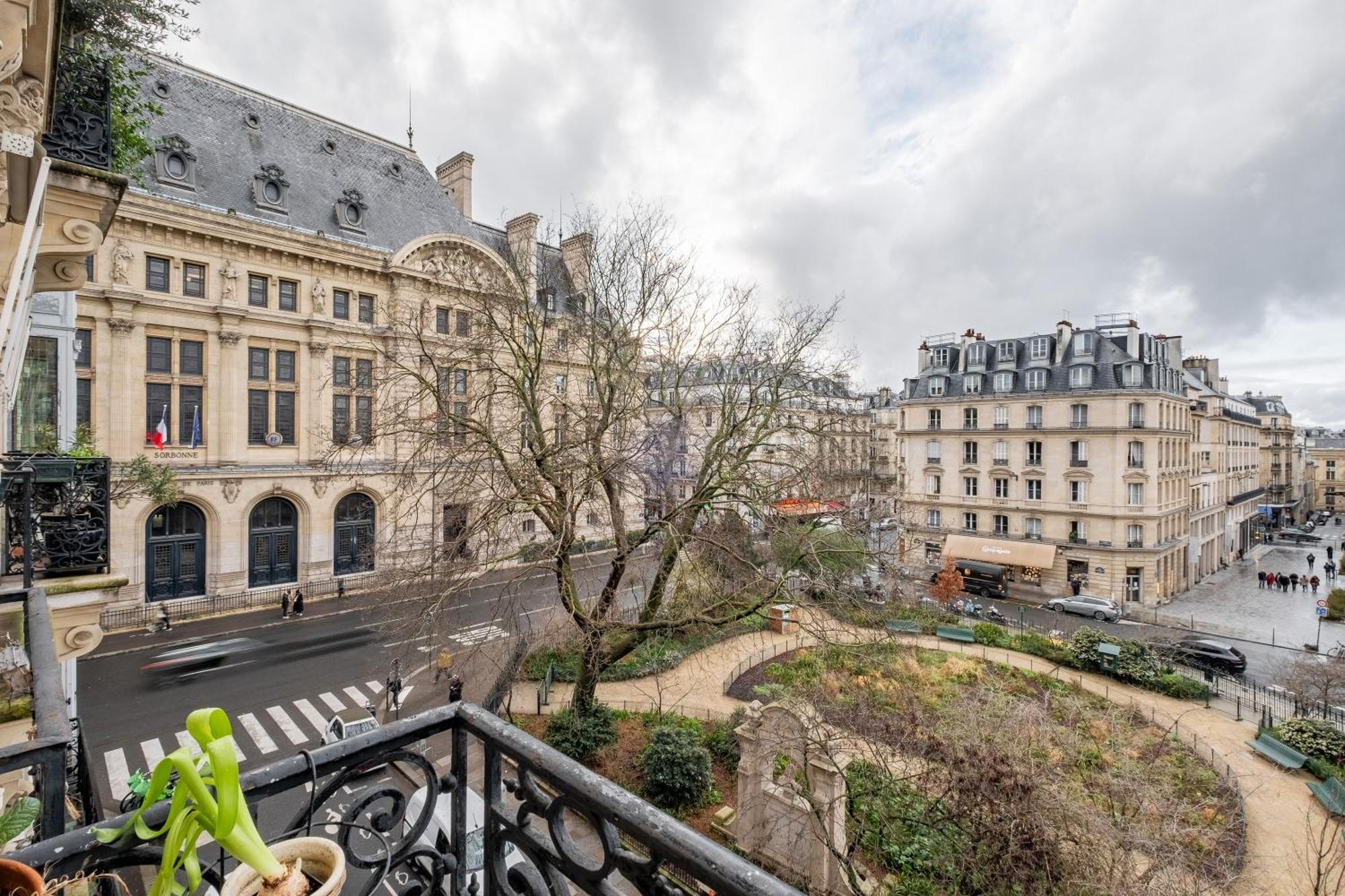 Veeve - Cluny Culture * Paris