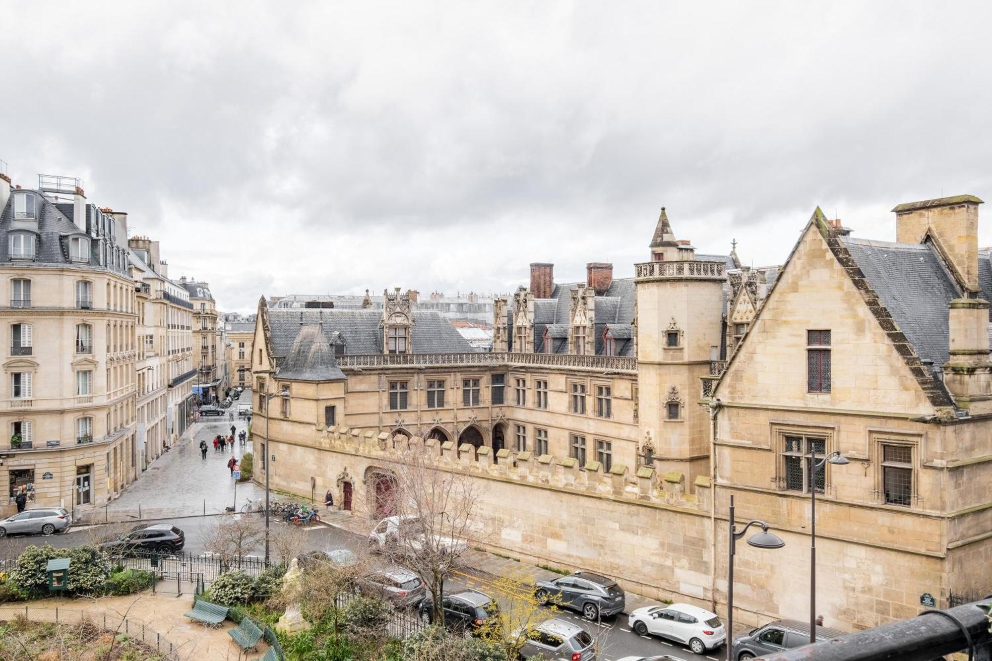 Veeve - Cluny Culture Apartment